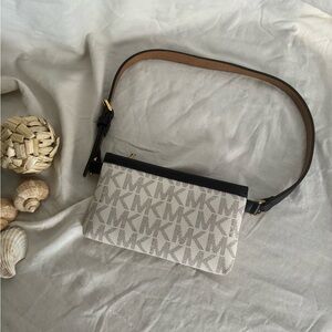 Stylish Michael Kors Monogram Fanny Pack